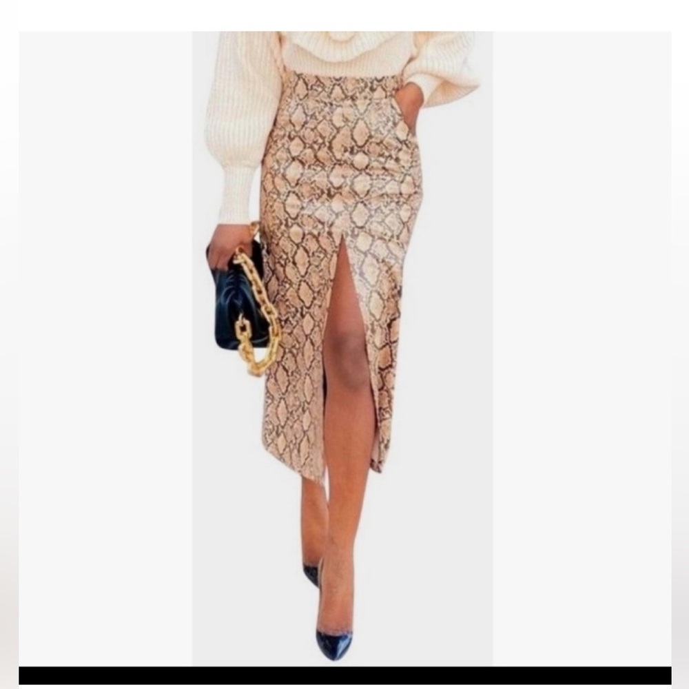 ✨Zara (NWT) Faux Leather Slit Skirt Size S✨
